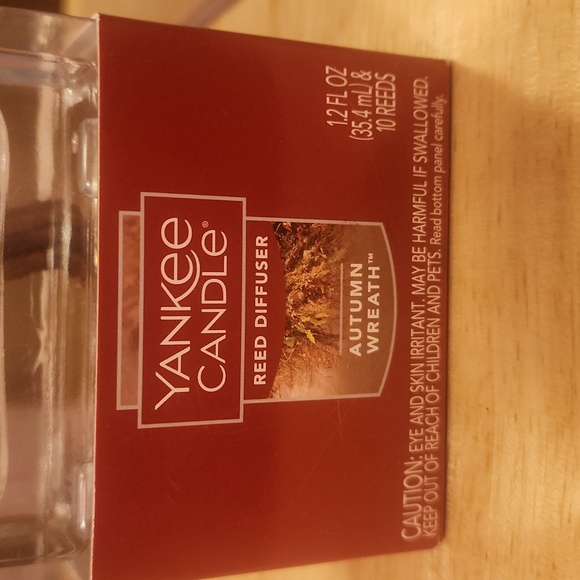 Yankee Candle Fragrances Reed Diffuser Autumn Wreath Scent New in box - Picture 3 of 7